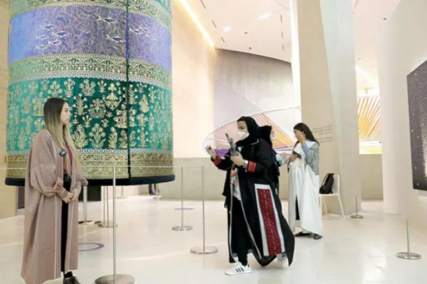  بخشی از گالری «بینایی و بینش» که از سوی مرکز «اثراء» برگزار شد «اثراء» (الشرق الاوسط)