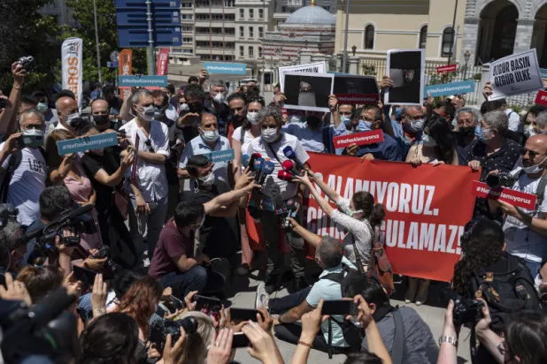 مظاهرات في تركيا عقب الاعتقال العنيف لمصور صحافي