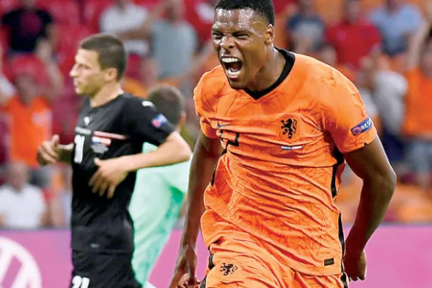 رغم توديع هولندا «يورو 2020»... دينزل دومفريس أحد أبرز نجوم البطولة