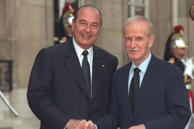 Suriye Devlet Başkanı Hafız Esed ve Fransa Cumhurbaşkanı Jacques Chirac 16 Temmuz 1998'de Paris'te (Getty)