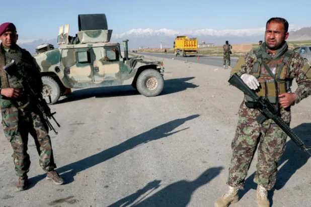 تسريع الانسحاب الأميركي يترك أفغانستان لمصيرها... وكرة النار في ملعب جيرانها