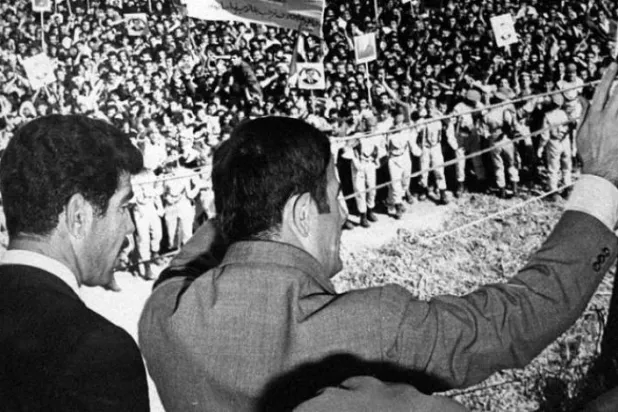 Suriye Devlet Başkanı Hafız Esad ve Irak Devlet Başkanı Saddam Hüseyin'in Şam'da (AFP)