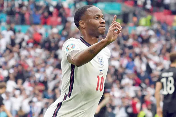 «المقاتل» سترلينغ يخلِّص إنجلترا من كوابيس الماضي