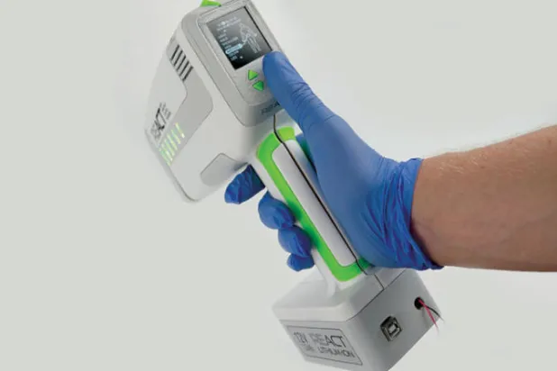 جهاز يوقف النزف من جروح الطعنات بالسكين