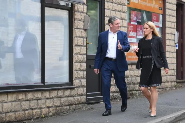 العماليون يحتفظون بأحد معاقلهم في شمال إنجلترا بفارق طفيف عن المحافظين