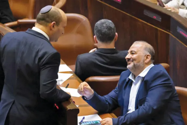 منع لم شمل الفلسطينيين يهدد بأزمة في الحكومة الإسرائيلية الجديدة