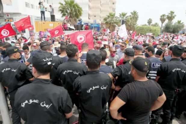 تیونسی پارلیمنٹ کی صدارت طوفان کی چپیٹ میں آئي