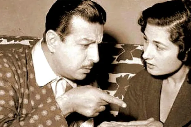 أنور وجدي يقرأ كف ليلى فوزي