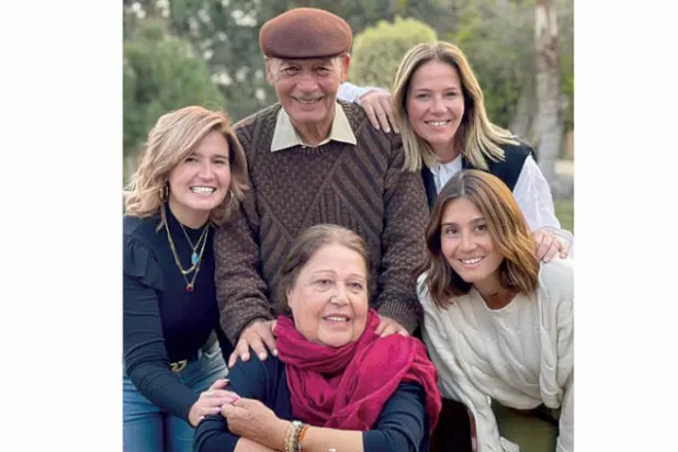 هنا شيحة مع عائلتها