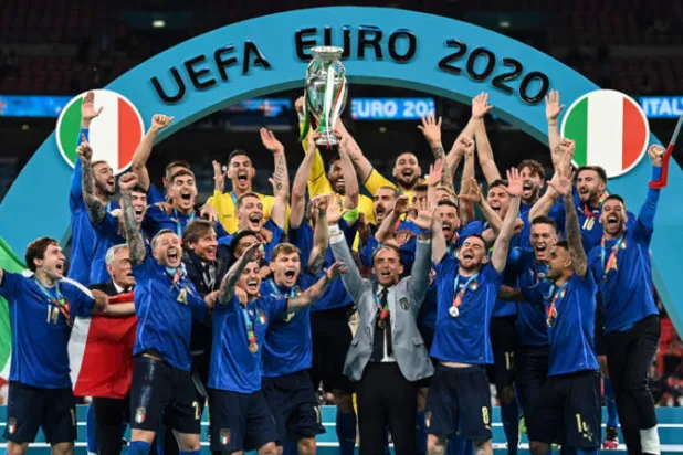 إيطاليا تنتزع كأس أوروبا من إنجلترا