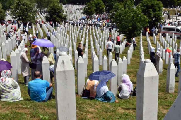 دفن رفات 19 من ضحايا «مذبحة سربرنيتسا» في ذكراها الـ 26