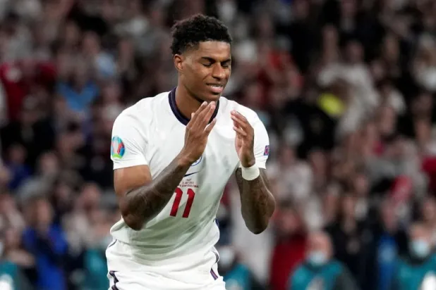 إساءات عنصرية بحق راشفورد وسانشو وساكا بعد إهدارهم ركلات الترجيح