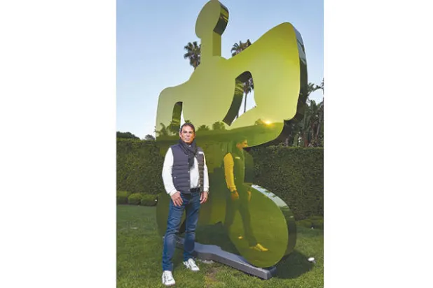 وريث إمبراطورية العصير في المكسيك... الفنون أكبر اهتماماته