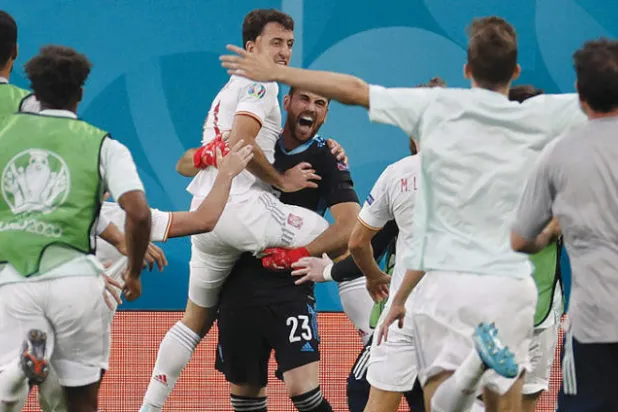 أوناي سيمون... حارس تألق في حماية عرين إسبانيا