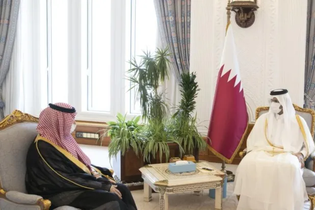 نائب أمير قطر يبحث مع السفير السعودي سبل تعزيز العلاقات