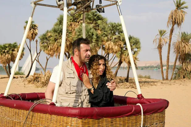 بطلا الفيلم كريم عبد العزيز ودينا الشربيني (الشركة المنتجة للعمل)