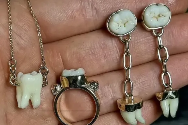 شاهد... أسترالية تصنع مجوهرات من البقايا البشرية