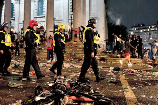 الاضطرابات في نهائي يورو 2020 سلوك طبيعي للجماهير الإنجليزية أم استثناءً