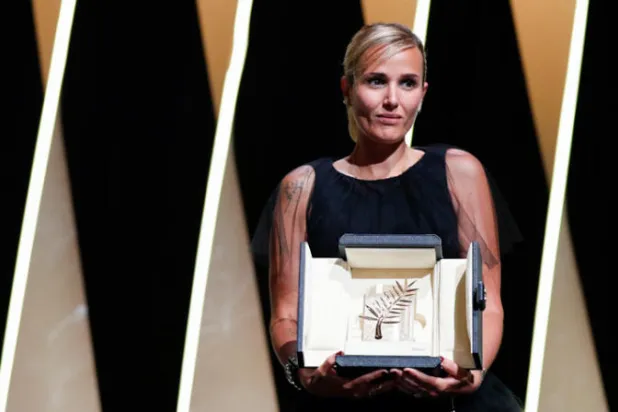 الفرنسية دوكورنو ثاني امرأة تفوز بـ«السعفة الذهبية»