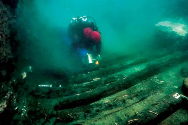 حطام السفينة الأثرية المكتشفة بالإسكندرية