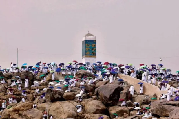 حجاج برای رمی جمرات به منی بازگشتند