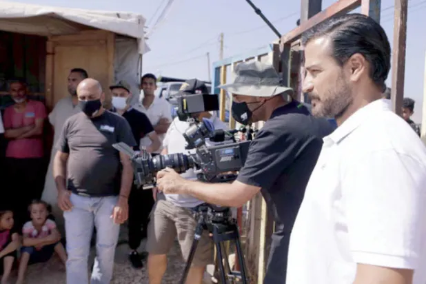 مشهد من فيلم «المزرعة» ويبدو الممثل وسام حنا