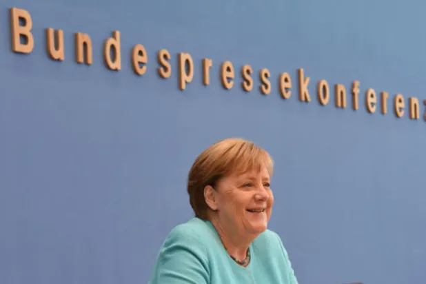 ميركل تدعو إلى تعزيز القيود على برامج التجسس