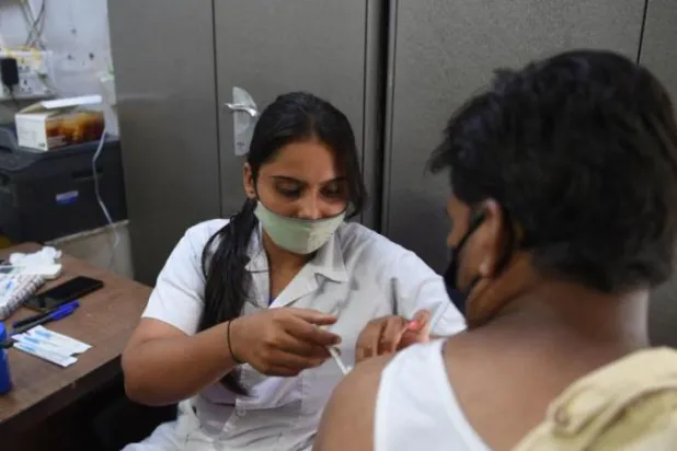 ہندوستان میں ایک ماہ سے زیادہ عرصے میں سب سے زیادہ ہلاکتیں "کورونا" سے ہوئی ہیں