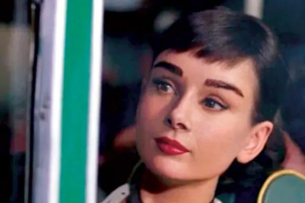 هولوغرام أودري هيبورن استخدم في الدعاية لأحد أنواع الشوكولاته في عام 2015