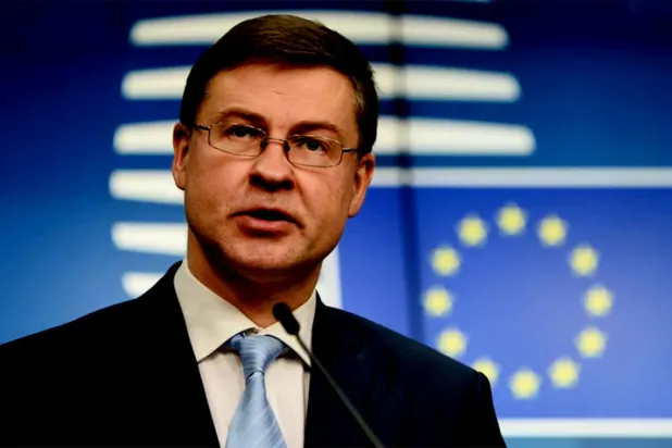 مفوض أوروبي يدعو أميركا لتعليق التعريفات الجمركية