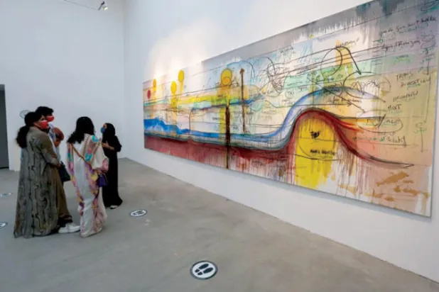 إقبال واسع على المعرض من مختلف الجنسيات (الشرق الأوسط)