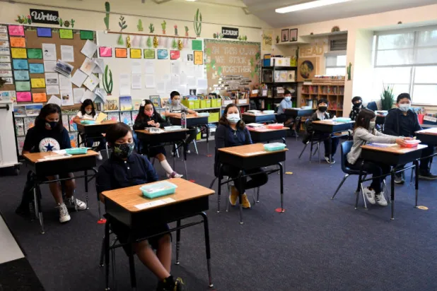 الأمم المتحدة تدعو لإعادة فتح المدارس من دون انتظار التلقيح