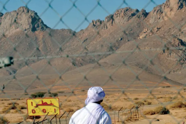 التجارب النووية في الصحراء... ملف شائك ينغّص علاقات الجزائر بفرنسا
