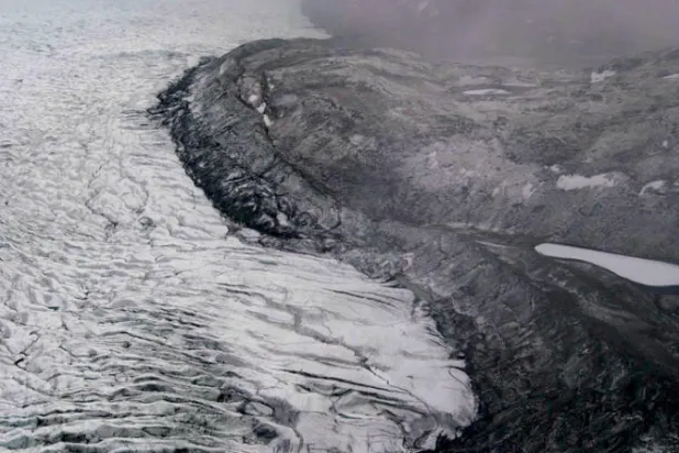 «غرينلاند» تفقد في يوم واحد جليداً يغمر ماؤه فلوريدا