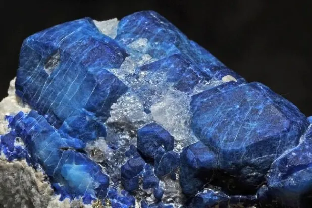 العثور على ياقوتة زرقاء وزنها 80 كيلوغراما