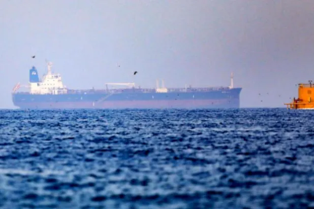 Petrol tankerinin akıbetiyle ilgili belirsizlik Umman Denizi'nde endişelere neden oldu