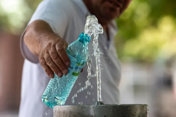 ضرر المياه المعبأة على البيئة أكبر بـ3500 مرة من مياه الصنبور