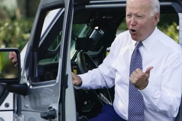 Biden, 2030 yılına kadar ülkede satılan araçların yarısının elektrikli olmasını hedefliyor