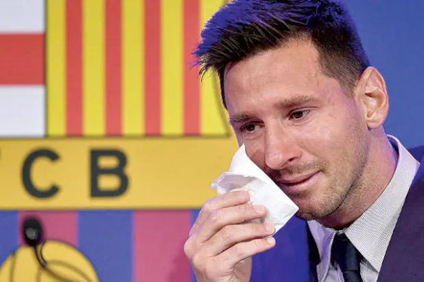 ميسي باكياً: لم أتخيل ترك برشلونة... والتعاقد مع سان جيرمان وارد