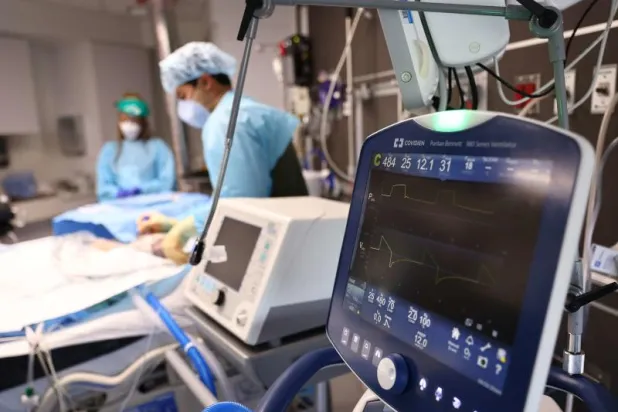 أسترالية تظاهرت بأنها طبيبة عملت في مستشفى خلال الجائحة لــ8 أشهر