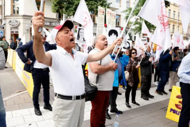 İsveç’te görülen 1988’deki infazlarla ilgili duruşmada İran Cumhurbaşkanı Reisi’nin de adı geçti