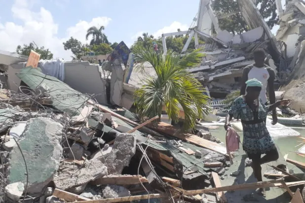 ارتفاع حصيلة ضحايا زلزال هايتي إلى 304 قتلى على الأقل (فيديو)