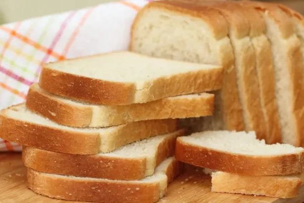 دراسة: تناول الخبز الأبيض لا يزيد الوزن