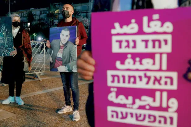 محاولة تصفية عائلة عربية في يافا بتفجير سيارتها