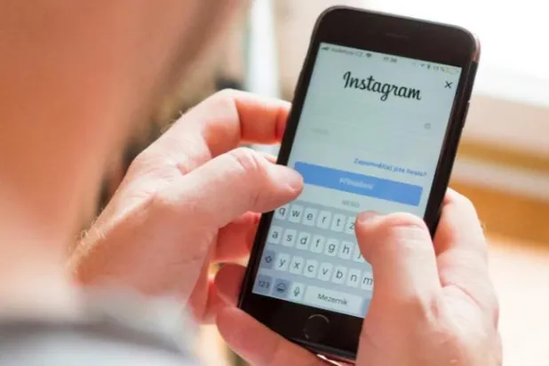 كثرة تصفح «إنستغرام» تدفع النساء لإجراء جراحات تجميلية