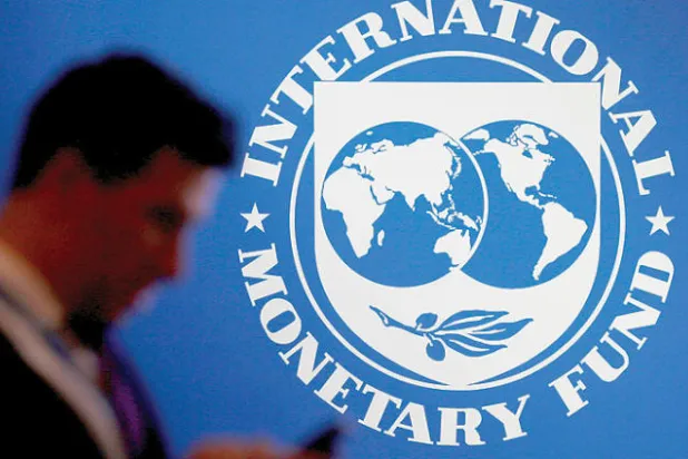 «النقد الدولي» يعلق مساعدات أفغانستان  بعد تدخل أميركي