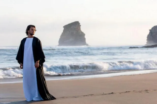 استفان رولند؛ اولین نمایش لباس های مردانه عربی