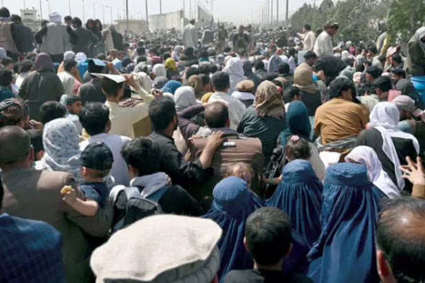 حلف «الناتو» يتعهد تكثيف عمليات الإجلاء من كابل