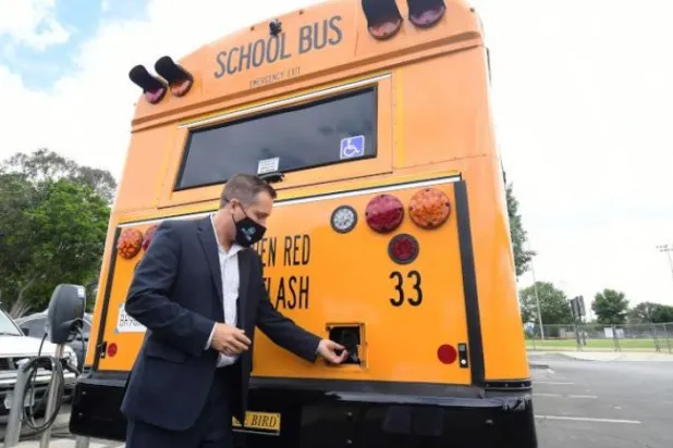 ABD’deki EastSide Charter Okul’undan çocuklarını okula getiren velilere 700 dolar teklifi