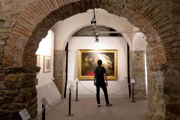 يعير متحف «يوفيزي» في فلورنسا الأعمال الفنية من مستودعاته  إلى أصغر المدن في جميع أنحاء توسكانا ما زاد من جاذبيتها وتعزيز روابطها مع المنطقة